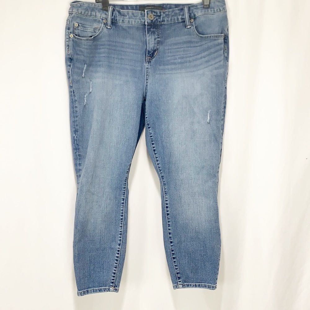 Torrid Distressed Ankle Skinny Jean Light Wash 18 - Picture 3 of 13